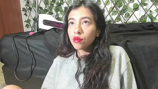 LittlePeach  online show from 23, 3, 2026