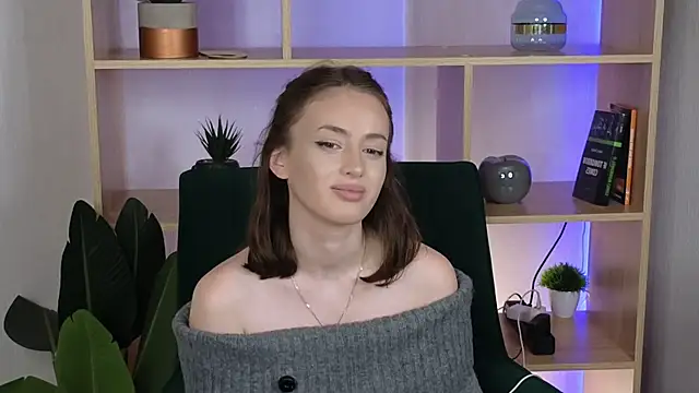 Snapshot of CamillaGebel chatting on 18, 11, 2025 CamillaGebel online show from 18, 11, 2025