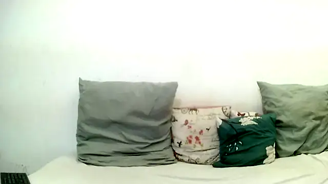 BrunetteNaomi8 online show from 8, 5, 2026
