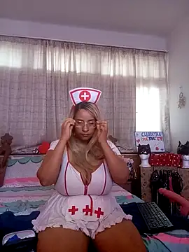 Snapshot of LaReineCleo chatting on 3, 2, 2026 LaReineCleo online show from 3, 2, 2026