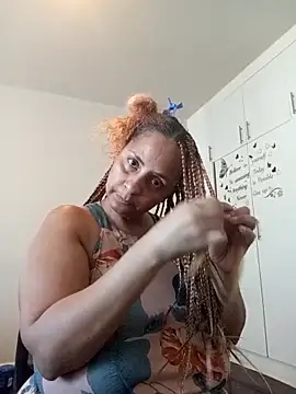 Snapshot of LaReineCleo chatting on 8, 3, 2026 LaReineCleo online show from 8, 3, 2026