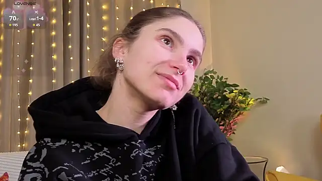 Snapshot of RozanneJordan chatting on 10, 1, 2026 RozanneJordan online show from 10, 1, 2026