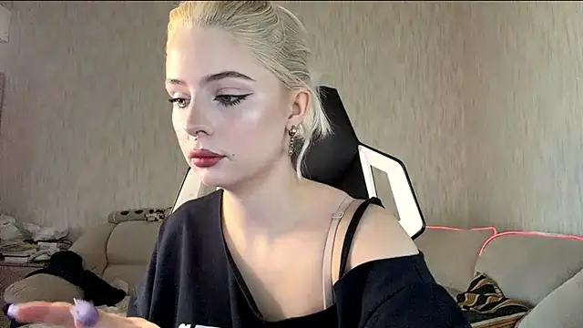 Snapshot of DayleSileo chatting on 19, 11, 2025 DayleSileo online show from 19, 11, 2025