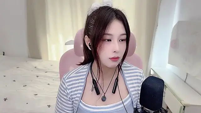 Snapshot of TTtia_ chatting on 9, 7, 2026 TTtia online show from 9, 7, 2026