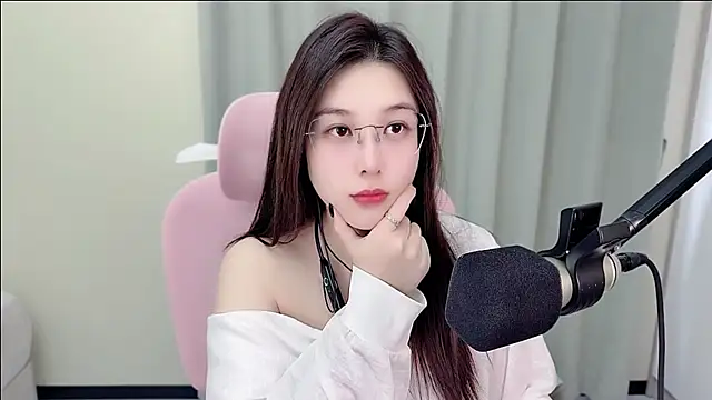 Snapshot of TTtia_ chatting on 4, 8, 2026 TTtia online show from 4, 8, 2026