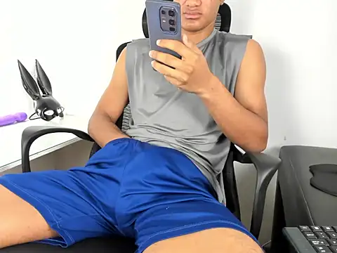 Snapshot of maikol_twinkx chatting on 3, 2, 2026 maikol twinkx online show from 3, 2, 2026