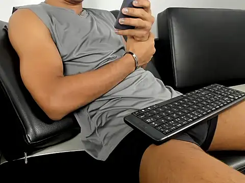 Snapshot of maikol_twinkx chatting on 14, 2, 2026 maikol twinkx online show from 14, 2, 2026