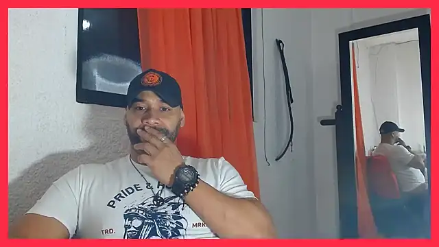 Snapshot of musclehetero chatting on 21, 6, 2026 musclehetero online show from 21, 6, 2026