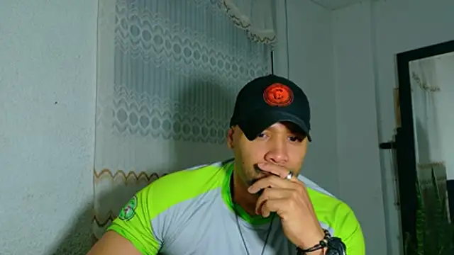 Snapshot of musclehetero chatting on 6, 7, 2026 musclehetero online show from 6, 7, 2026