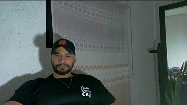 Snapshot of musclehetero chatting on 23, 7, 2026 musclehetero online show from 23, 7, 2026