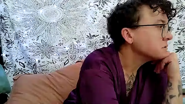 Snapshot of sareberr420 chatting on 1, 2, 2026 sareberr420 online show from 1, 2, 2026