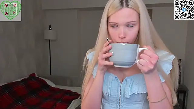 Snapshot of CherrylHolme chatting on 5, 2, 2026 CherrylHolme online show from 5, 2, 2026