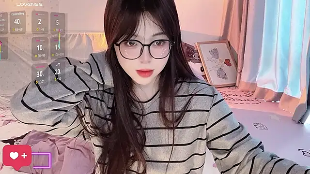 Snapshot of -Angela chatting on 27, 11, 2025 -Angela online show from 27, 11, 2025