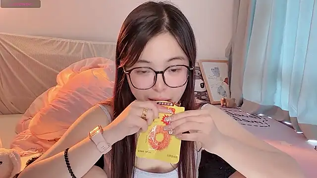 Snapshot of -Angela chatting on 5, 2, 2026 -Angela online show from 5, 2, 2026