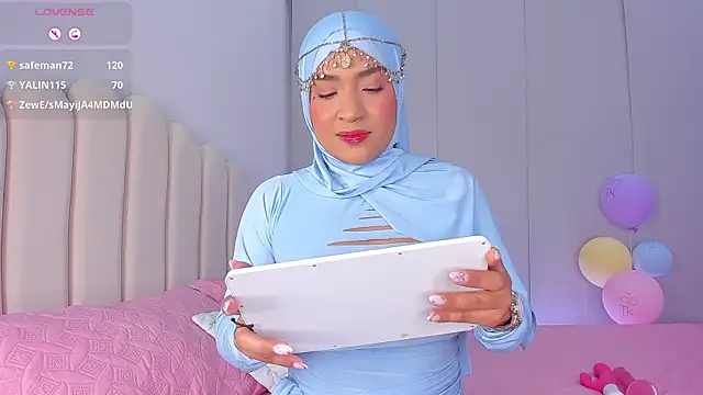 Snapshot of Amira-Zahra chatting on 21, 5, 2026 Amira-Zahra online show from 21, 5, 2026