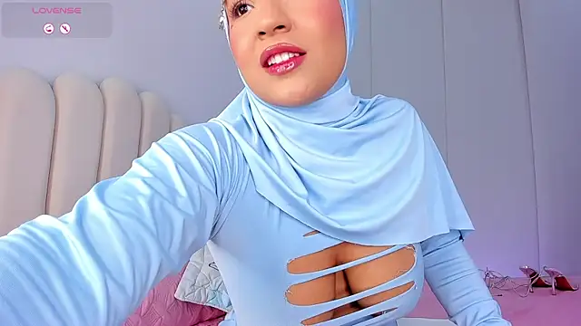 Snapshot of Amira-Zahra chatting on 12, 6, 2026 Amira-Zahra online show from 12, 6, 2026