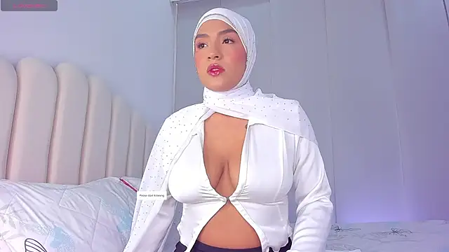 Snapshot of Amira-Zahra chatting on 5, 8, 2026 Amira-Zahra online show from 5, 8, 2026