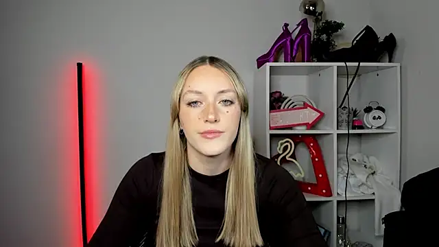 EvelynBlond online show from 29, 4, 2026
