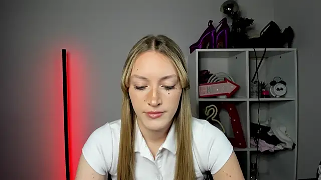 EvelynBlond online show from 6, 5, 2026