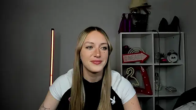 EvelynBlond online show from 13, 5, 2026