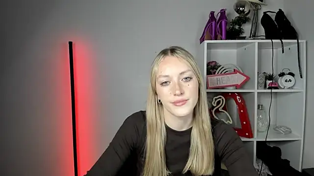 EvelynBlond online show from 9, 6, 2026