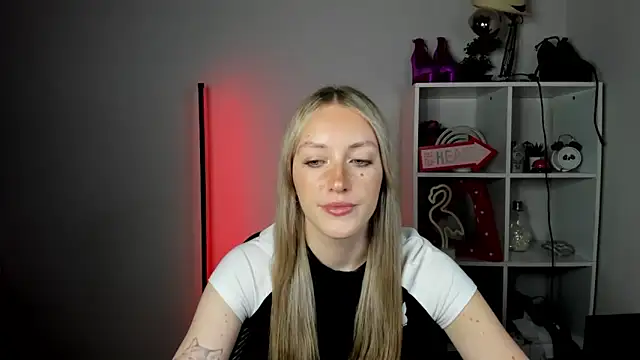EvelynBlond online show from 19, 6, 2026