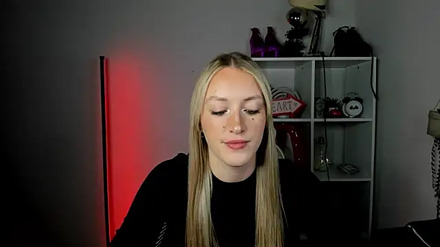 EvelynBlond online show from 23, 6, 2026