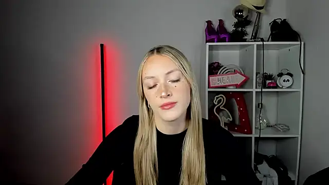 EvelynBlond online show from 25, 6, 2026