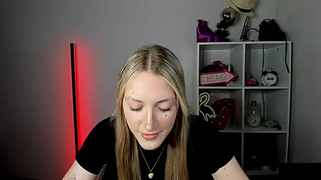 EvelynBlond online show from 30, 6, 2026