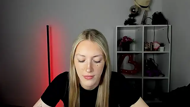 EvelynBlond online show from 3, 7, 2026