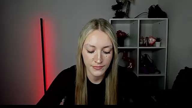 EvelynBlond online show from 6, 7, 2026