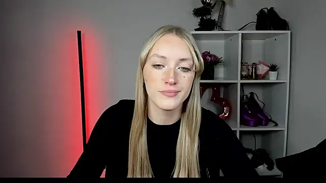 EvelynBlond online show from 8, 7, 2026