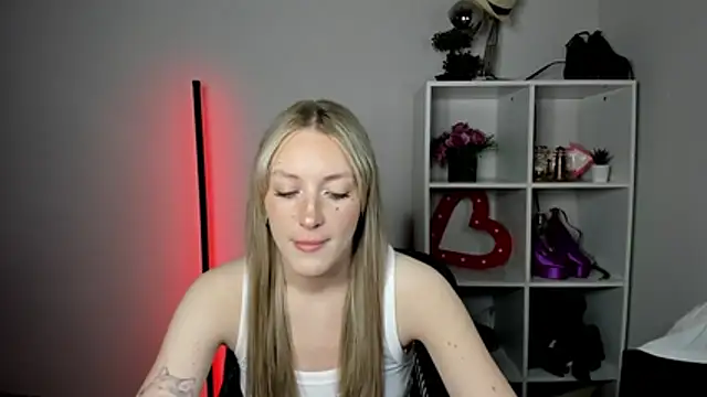 EvelynBlond online show from 9, 7, 2026
