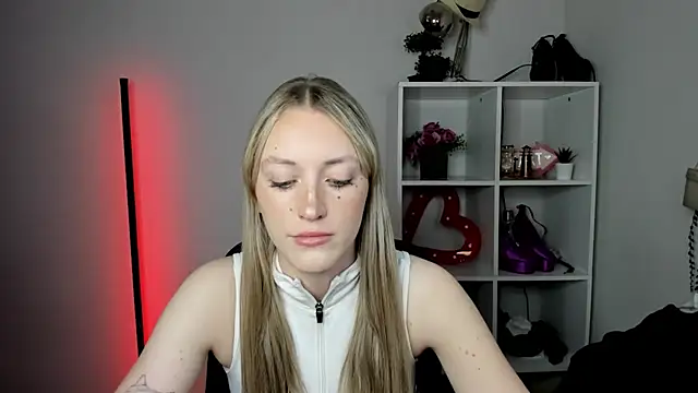 EvelynBlond online show from 14, 7, 2026