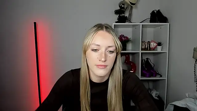 EvelynBlond online show from 15, 7, 2026