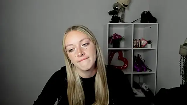 EvelynBlond online show from 16, 7, 2026