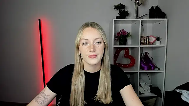 EvelynBlond online show from 20, 7, 2026