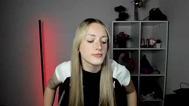EvelynBlond online show from 23, 7, 2026