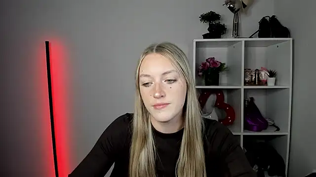 EvelynBlond online show from 27, 7, 2026