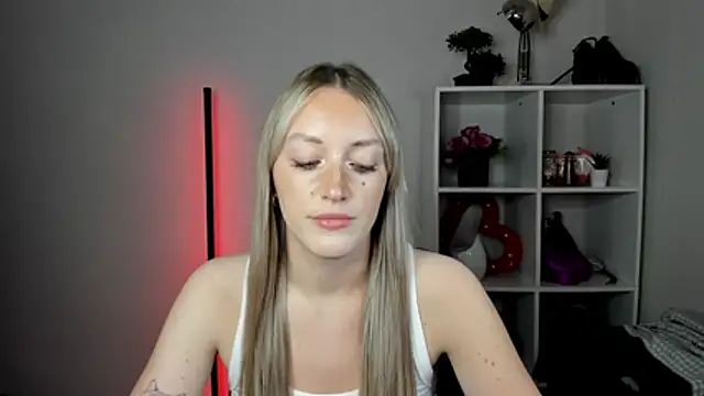 EvelynBlond online show from 28, 7, 2026
