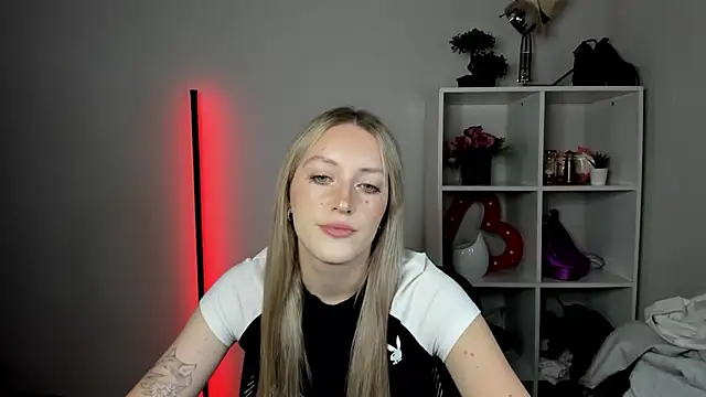 EvelynBlond online show from 31, 7, 2026