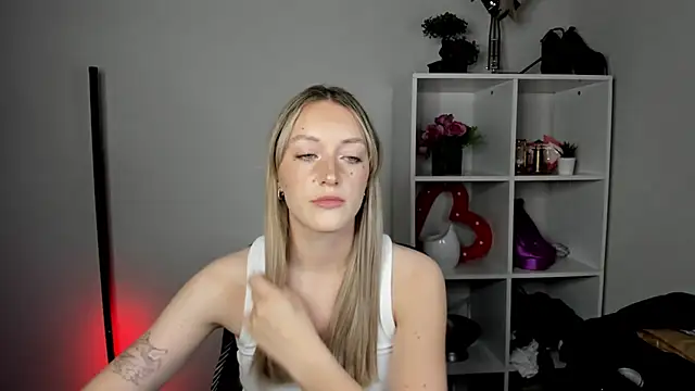 EvelynBlond online show from 3, 8, 2026