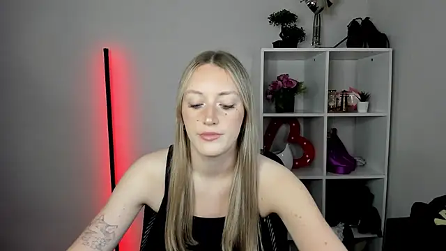 EvelynBlond online show from 4, 8, 2026