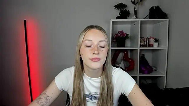 EvelynBlond online show from 5, 8, 2026