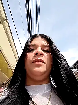 Layla-daring online show from 7, 2, 2026