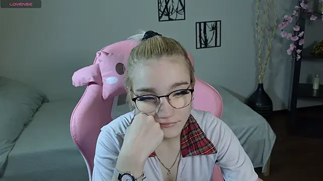 Snapshot of Megan_Lora chatting on 10, 1, 2026 Megan Lora online show from 10, 1, 2026