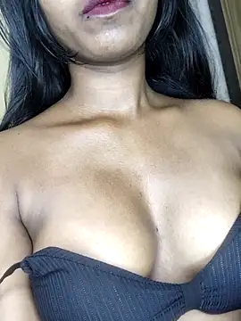 Snapshot of Simran_0011 chatting on 2, 3, 2026 Simran 0011 online show from 2, 3, 2026