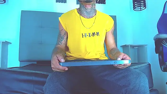 Snapshot of Hot_Latino_x chatting on 10, 1, 2026 Hot Latino x online show from 10, 1, 2026