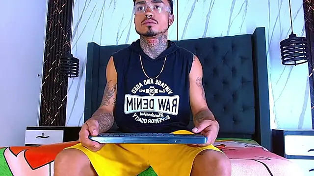 Snapshot of Hot_Latino_x chatting on 13, 1, 2026 Hot Latino x online show from 13, 1, 2026