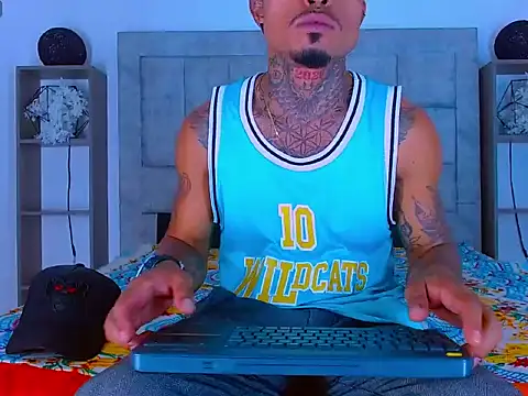 Snapshot of Hot_Latino_x chatting on 20, 2, 2026 Hot Latino x online show from 20, 2, 2026